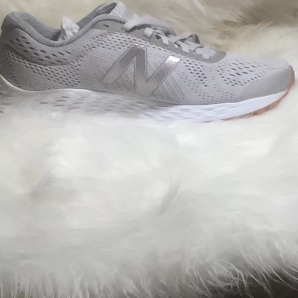 New with box : New Balance women’s shoe size 6.5 . - Picture 3 of 5